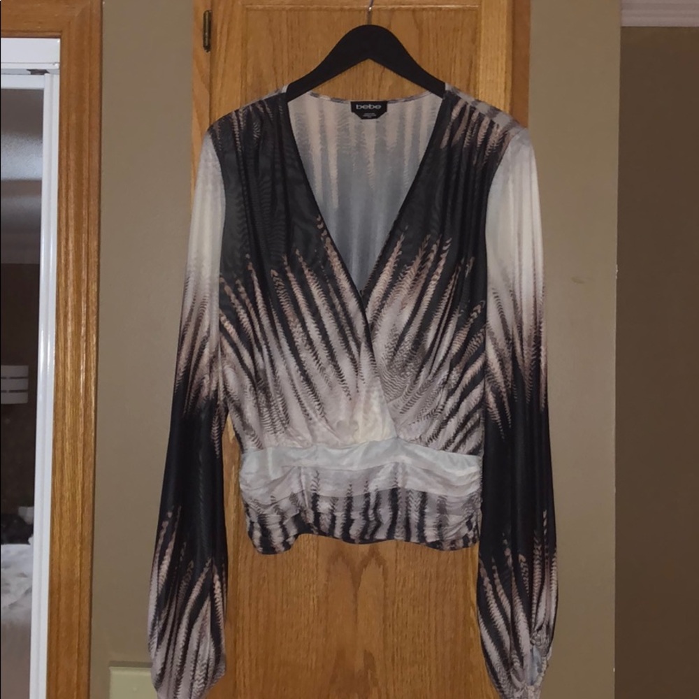 Long sleeve mesh feather print top